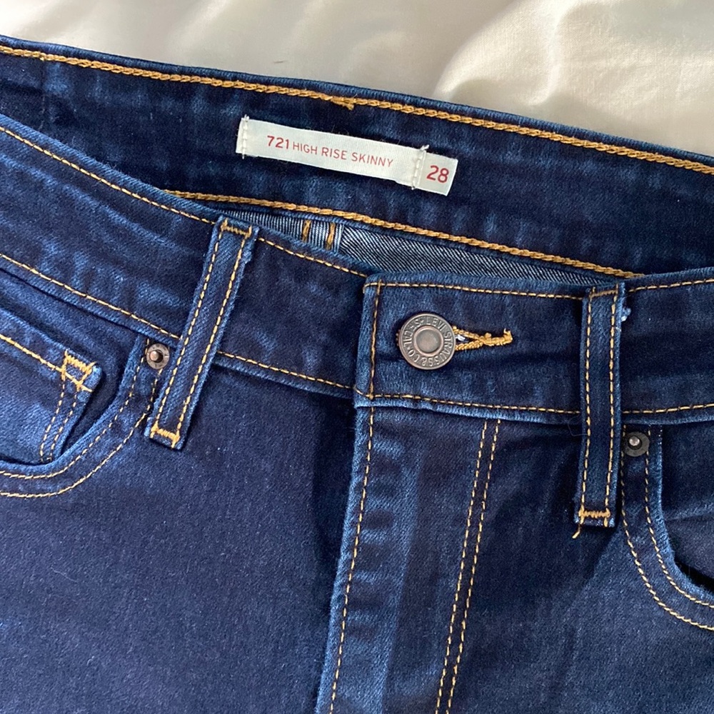 Levi’s High-Rise Jeans- Like New!